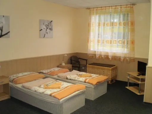 Apartmán s lůžky a televizí